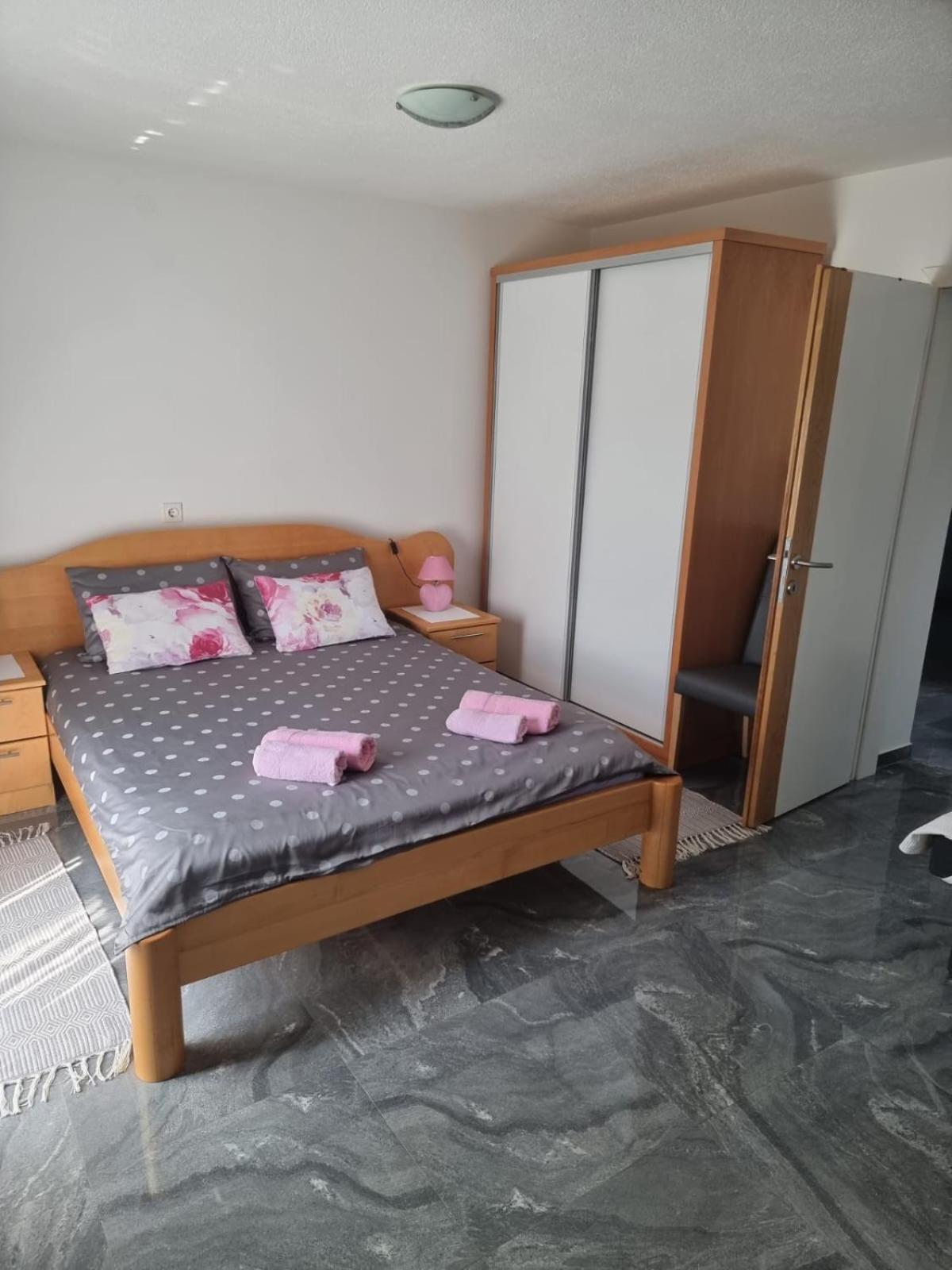 Apartment Anida