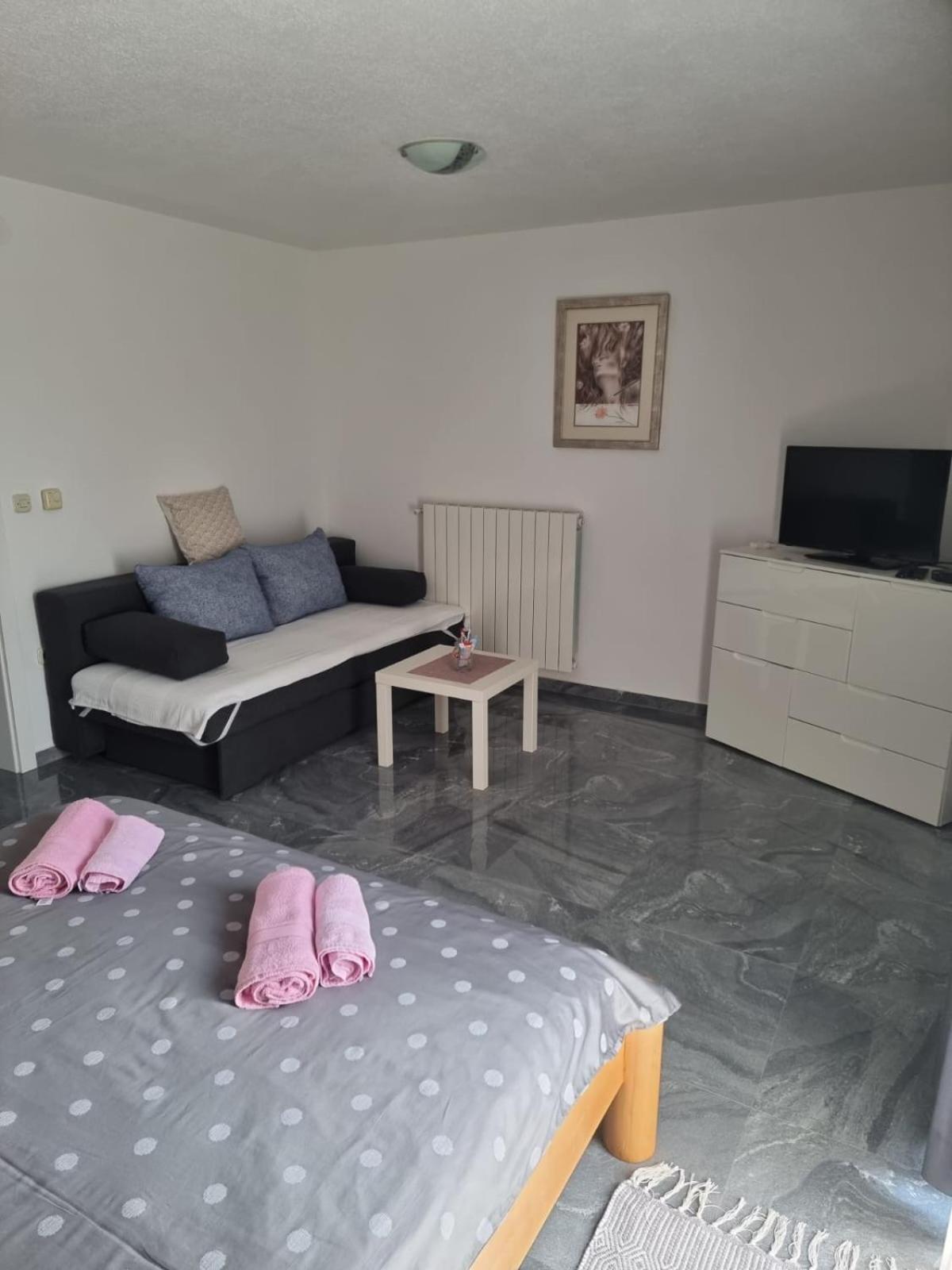 Apartment Anida *
